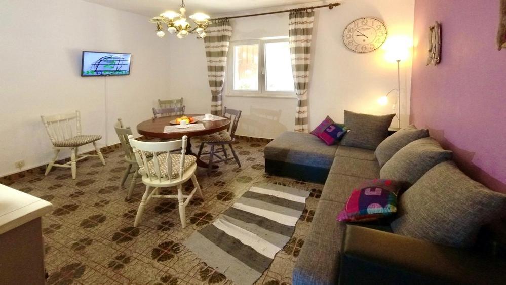 Apartman Dolores Kuciste Εξωτερικό φωτογραφία